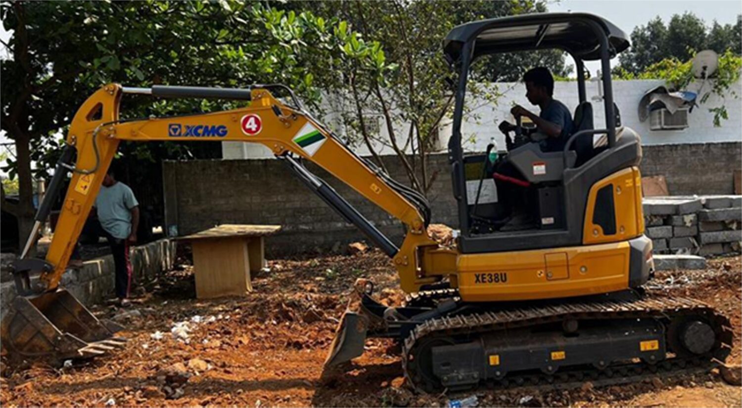 XCMG XE38 mini excavator