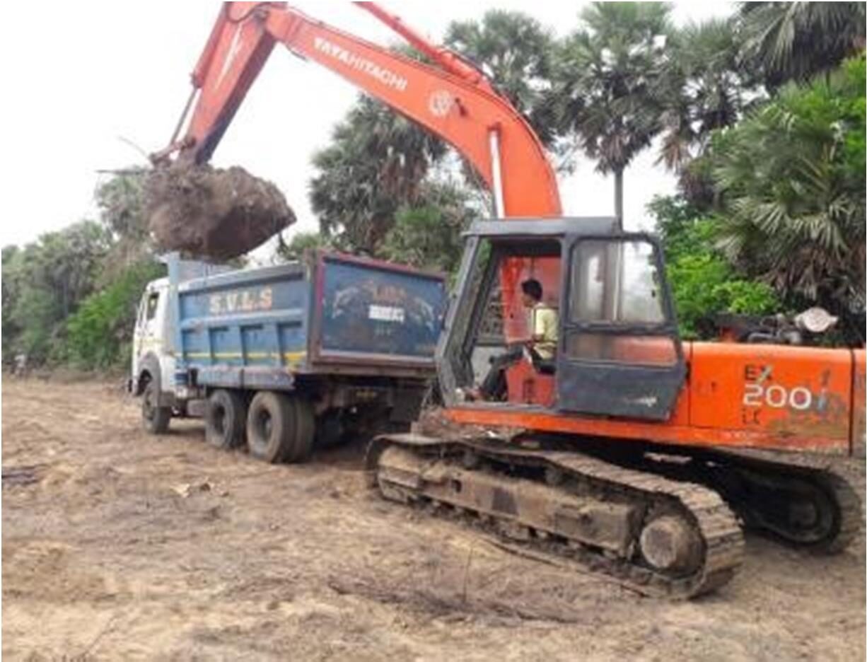 Excavator loading tipper